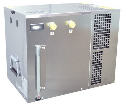 Sistem za hlajenje in kroženje spremljevalnega hladilnika piva